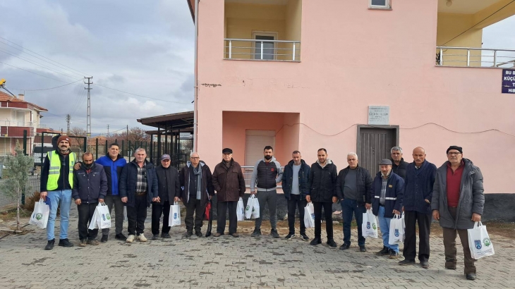 Buzağı bakımı ve beslemesi ile meme hijyeni konularında eğitim verildi