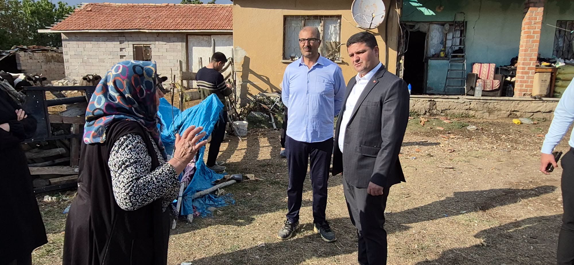 Belediye Başkanımız Mustafa Koçak yangından etkilenen ailemizi ziyaret ederek geçmiş olsun dileklerini iletti