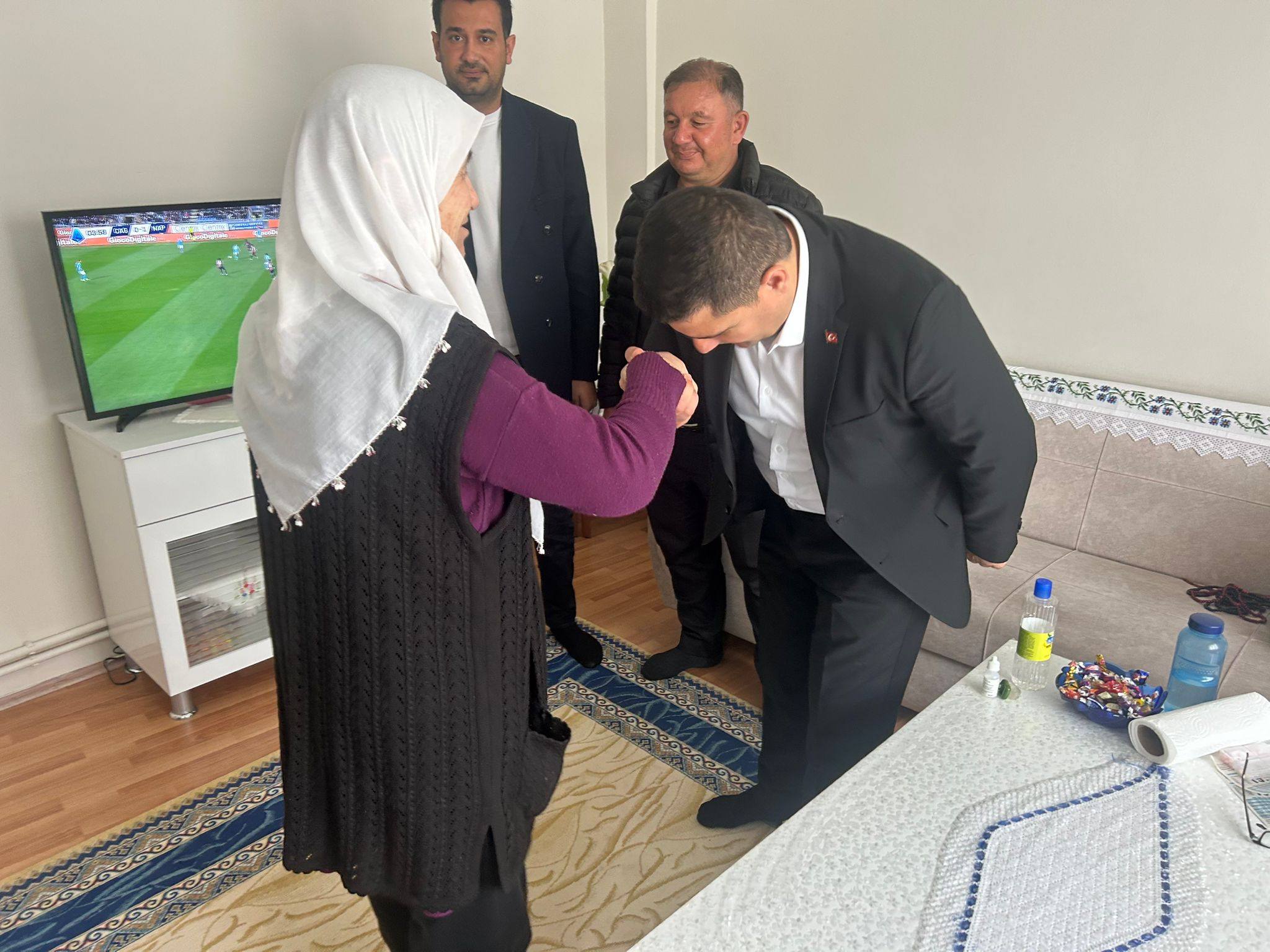 Büyüklerimizi ve hemşehrilerimizi ziyaret ederek bayramlarını tebrik ettik