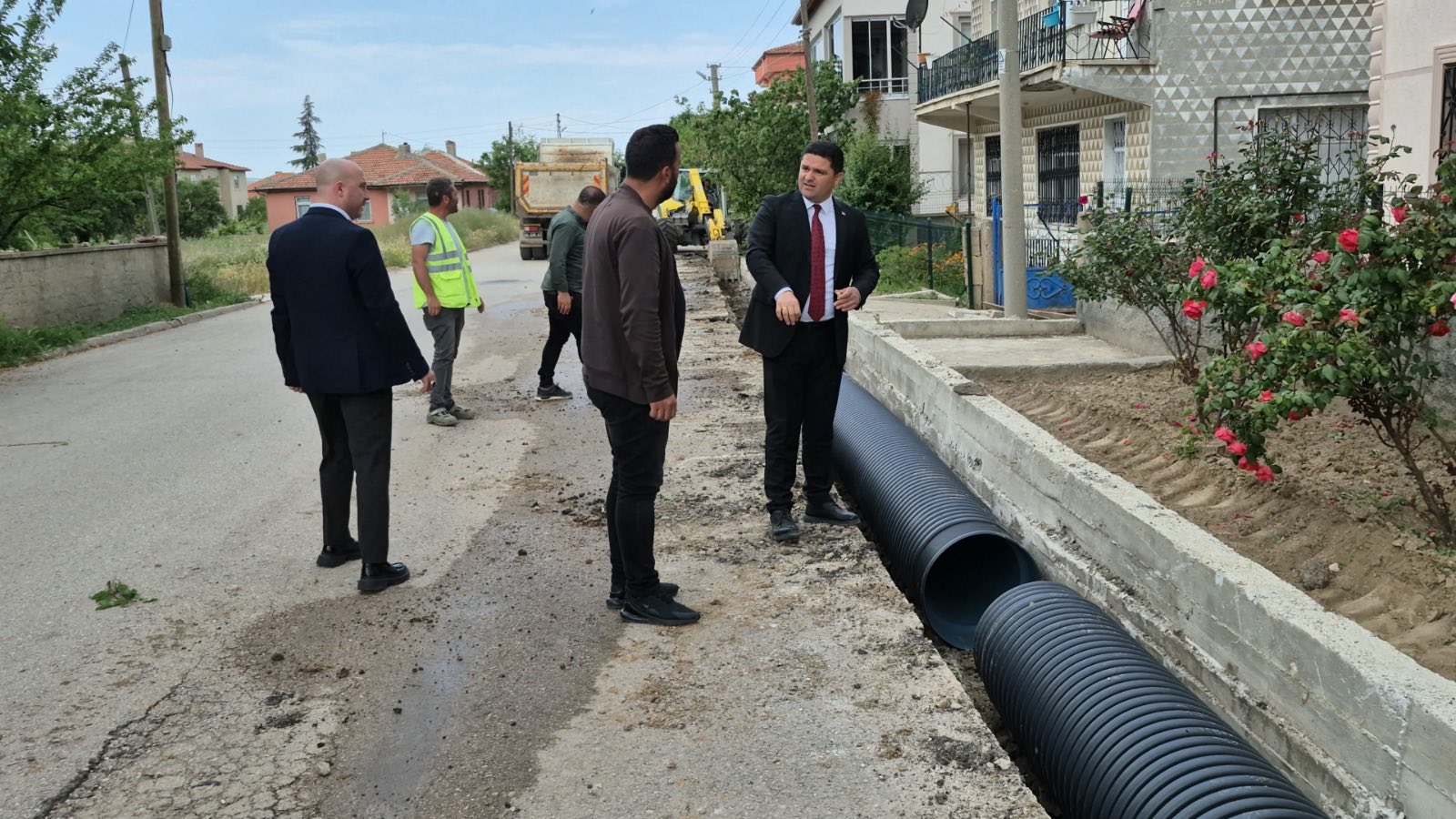 Emek Mahallemizde açık kanallarımızın ıslah çalışmaları 