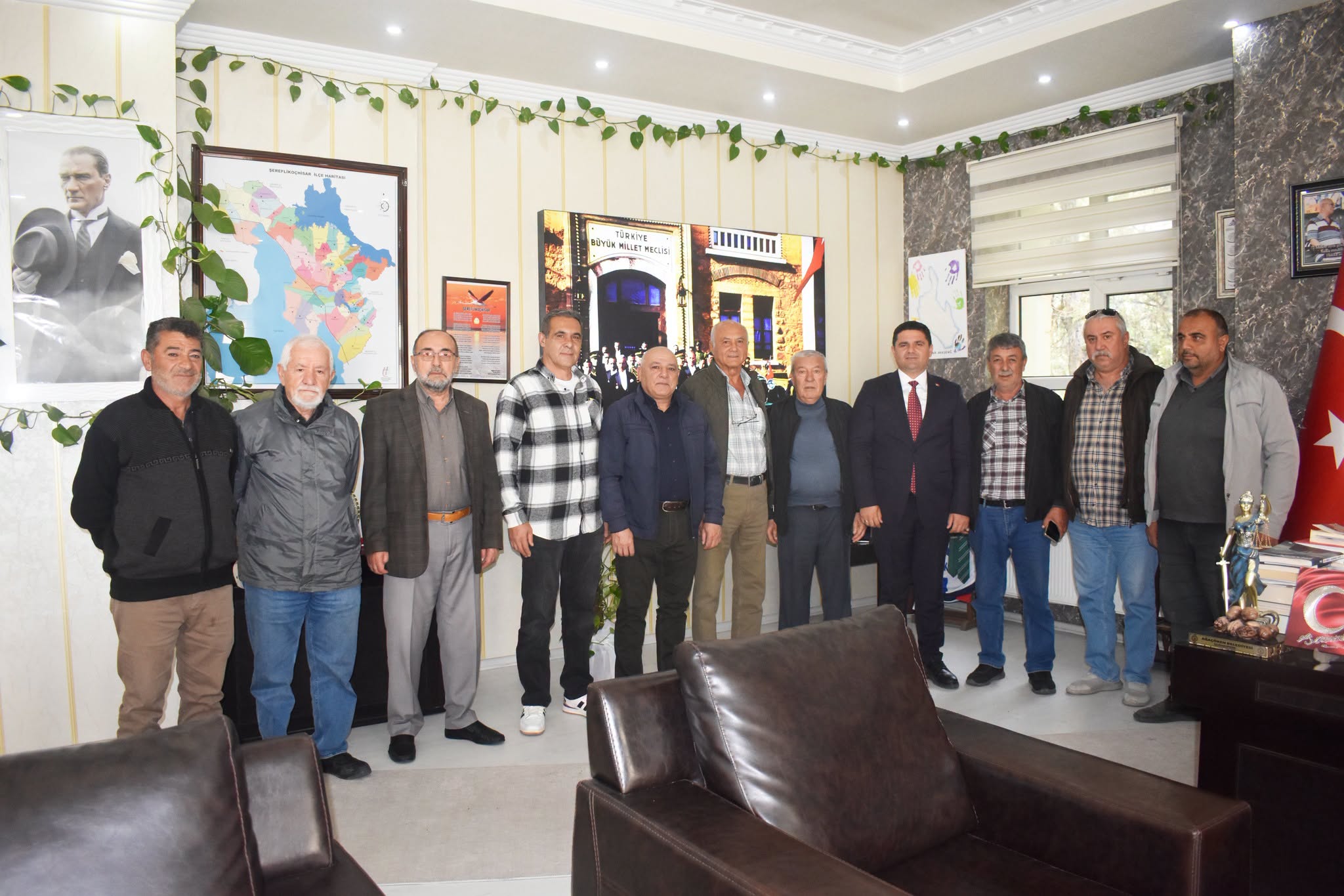 Emek Mahallesi Muhtarı Tayyar Altuğ ve mahalle sakinlerinden ziyaret
