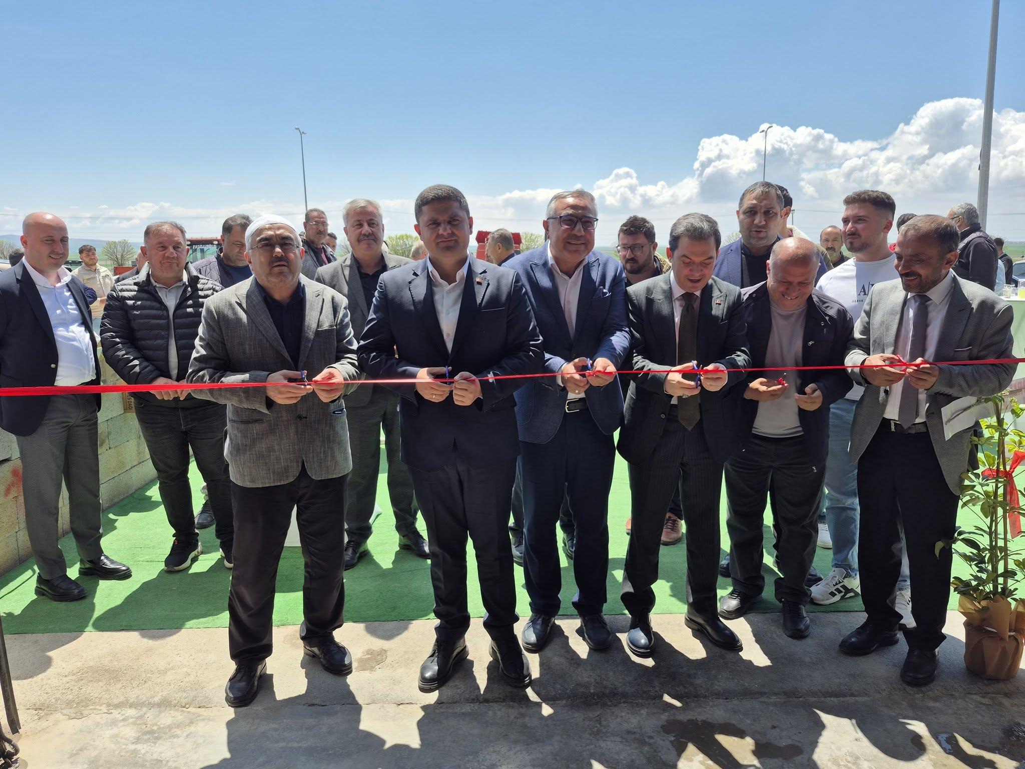Jet Oto ve Tır Yıkama isimli işyerinin açılışı gerçekleştirildi