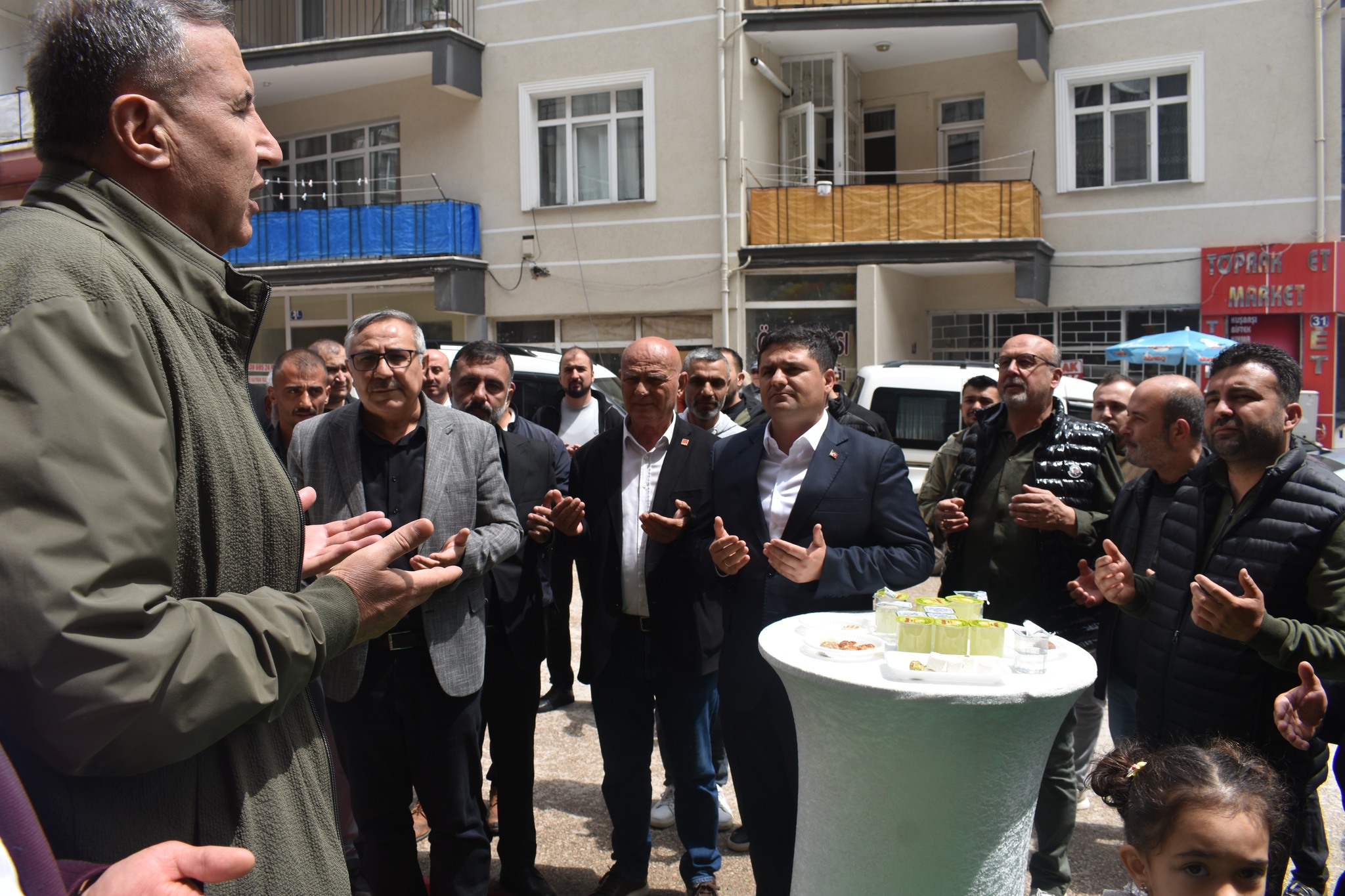 Koçak Manav adlı iş yerinin açılışı gerçekleştirildi
