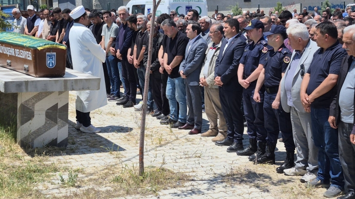 Büyükdamlacık Mahalle Muhtarımız merhum Murat Aslan'ı son yolculuğuna uğurladık