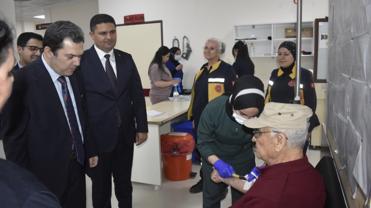 Sağlık personellerini, emniyet, jandarma ve itfaiye ekiplerini ziyaret edilerek personellerin Kurban Bayramı’nı kutladık