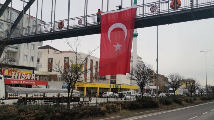 Şehrimizi Ay Yıldızlı Türk bayraklarımızla donatıyoruz