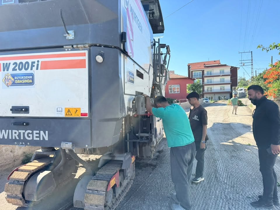 Sarıkaya ve Sanayi mahallelerimizde asfalt öncesi yol kazıma çalışması