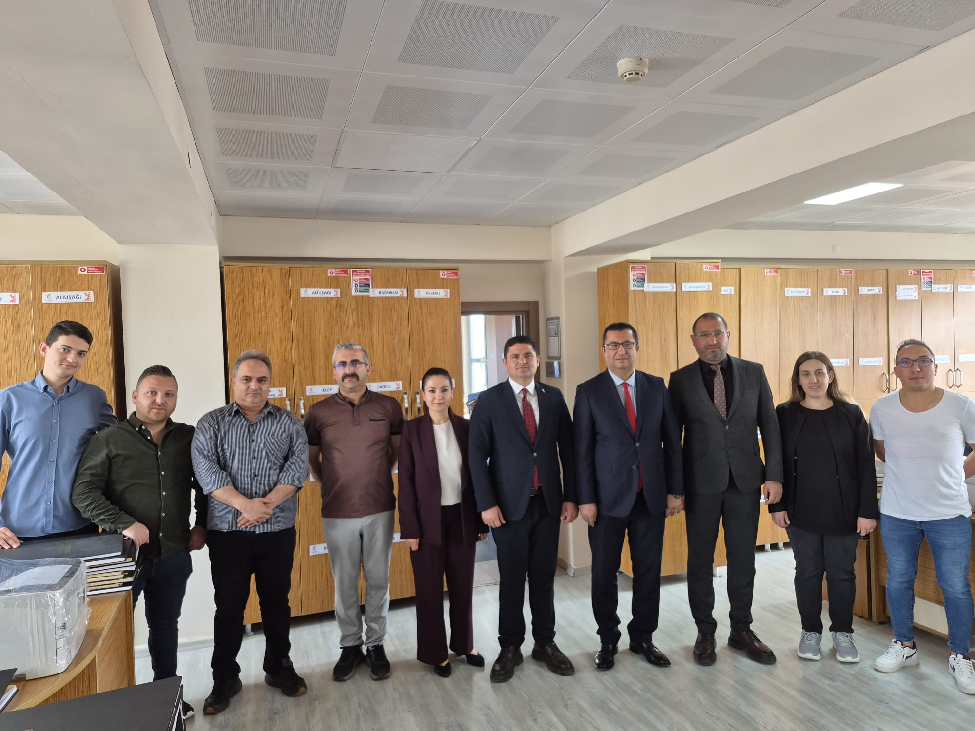 Tapu Müdürü Sayın Kayhan Ümit Kutlucan’ı ziyaret ederek hayırlı olsun dileklerinde bulunduk