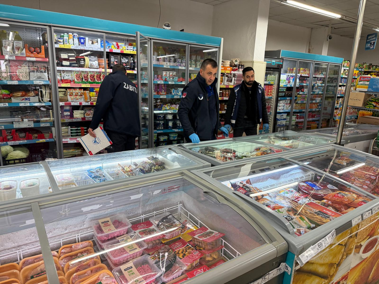 Zabıta ekiplerimiz gıda denetimlerine aralıksız devam ediyor